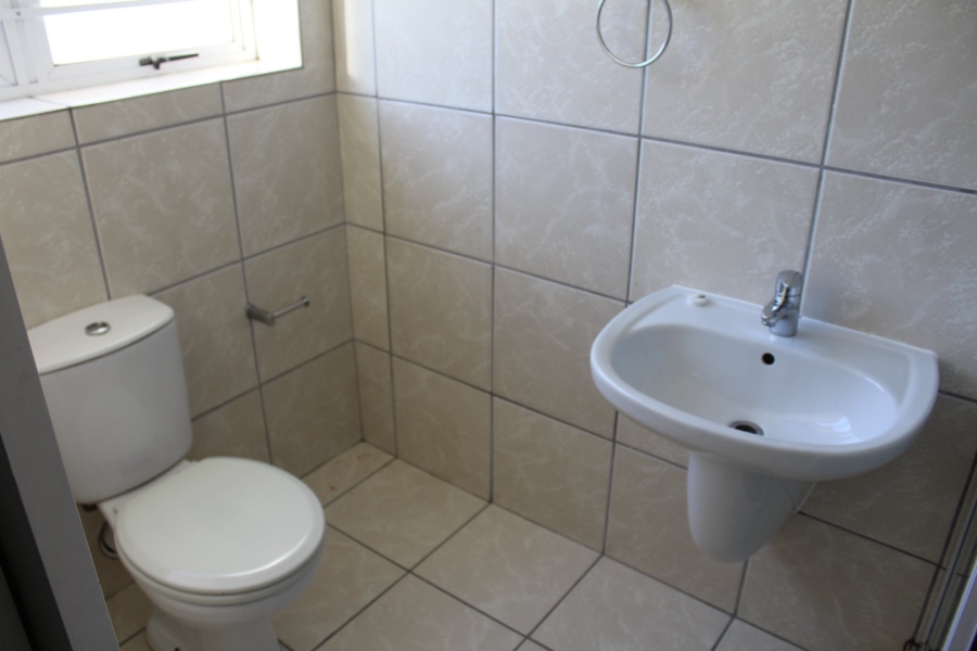 To Let 2 Bedroom Property for Rent in Kempenville Western Cape
